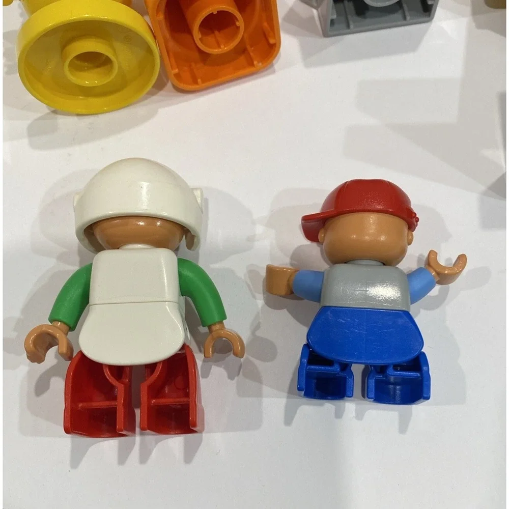 Lego DuPro's town "Race car" 10589 Racer Mechanic Trophy Engine Stoplights More - Picture 7 of 7